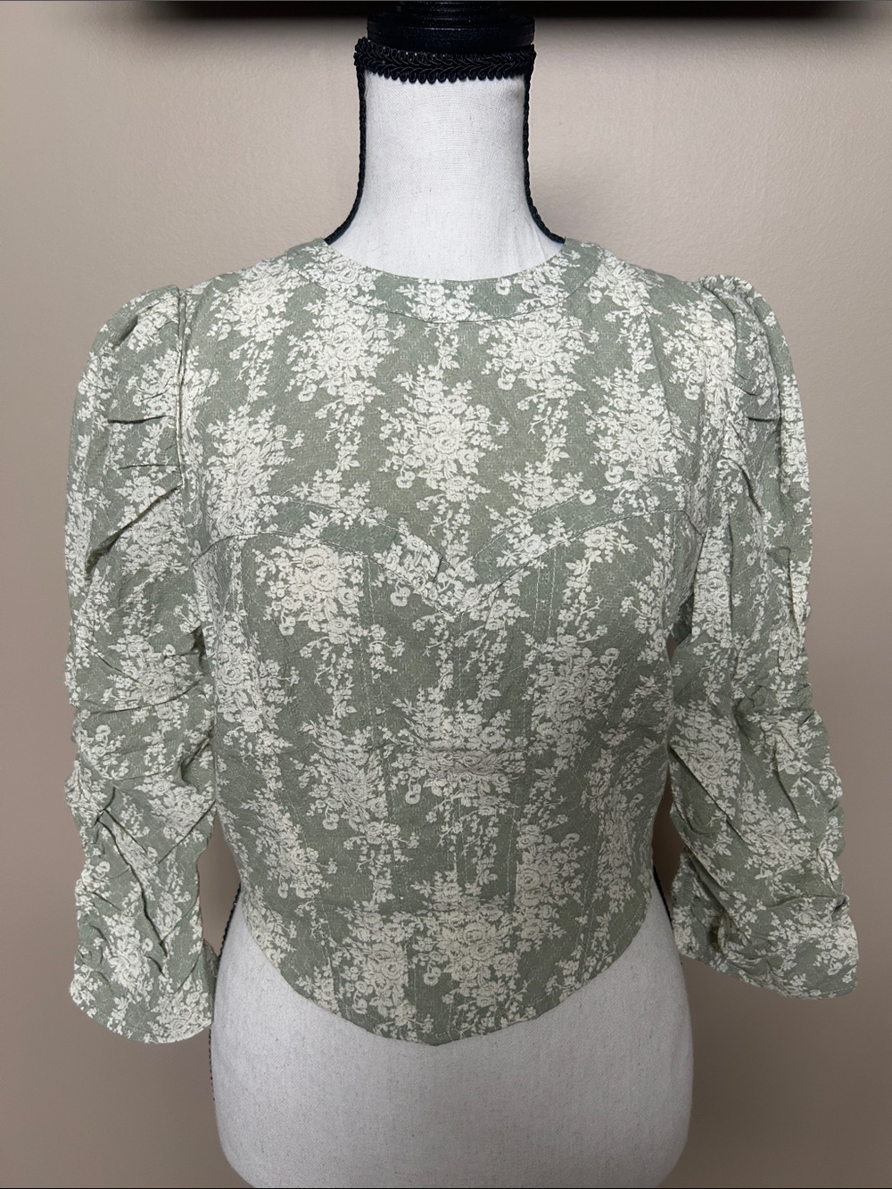 NWT Olivaceous Floral Backless Jacquard Top Sz Medium